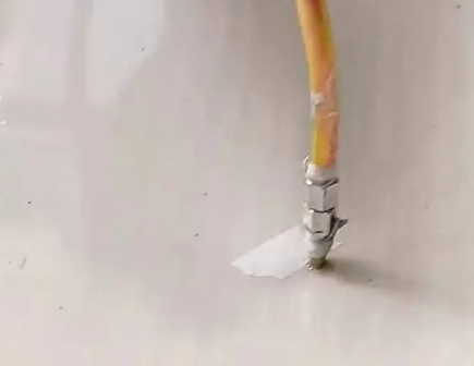 阿拉尔瓷砖空鼓维修公司专业解答在瓷砖铺贴过程中，如果使用的砂料过粗（如全部使用了粗砂），可能会导致以下问题